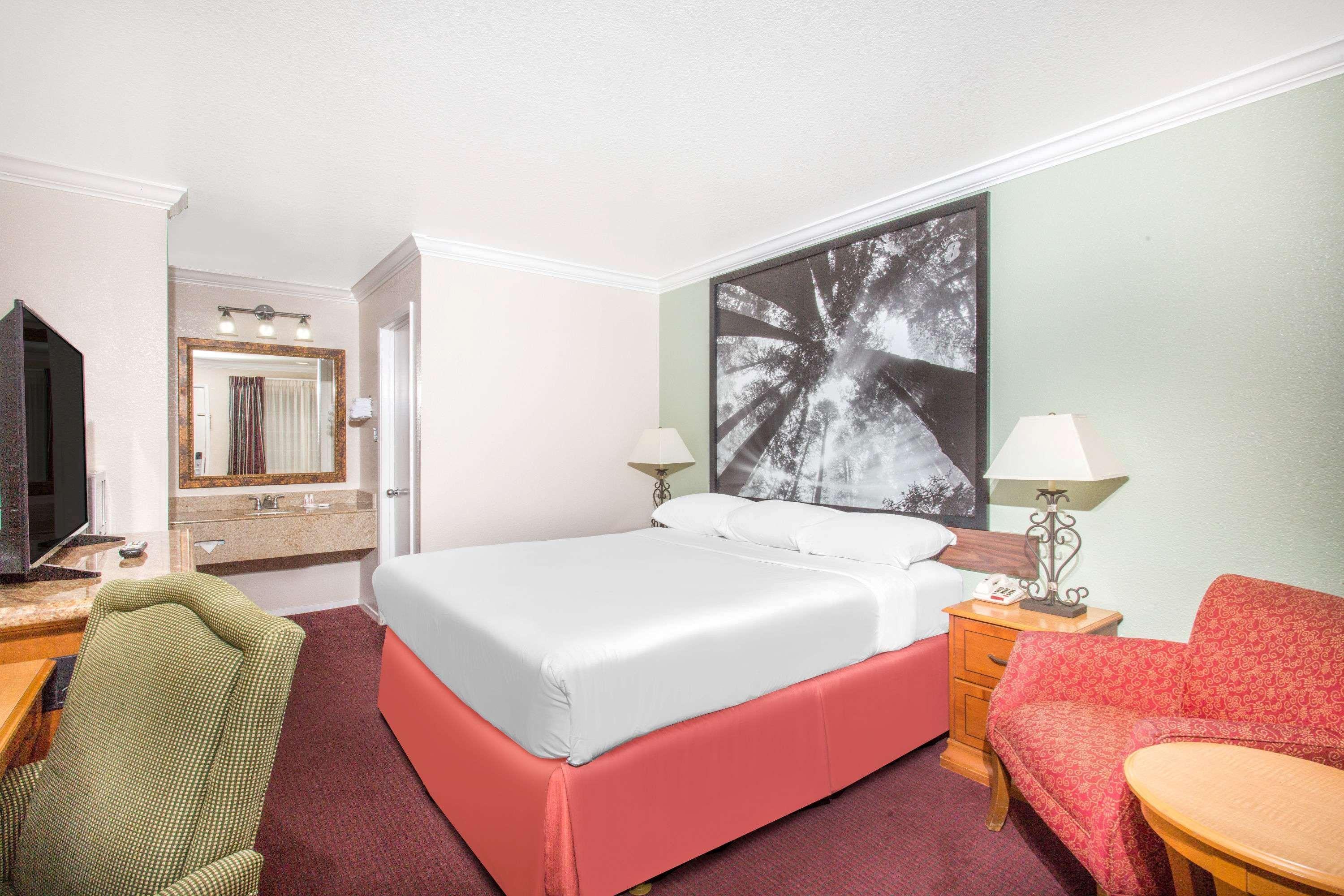 Upper Lake Inn & Suites Exterior foto